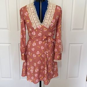 Beautiful lace accent